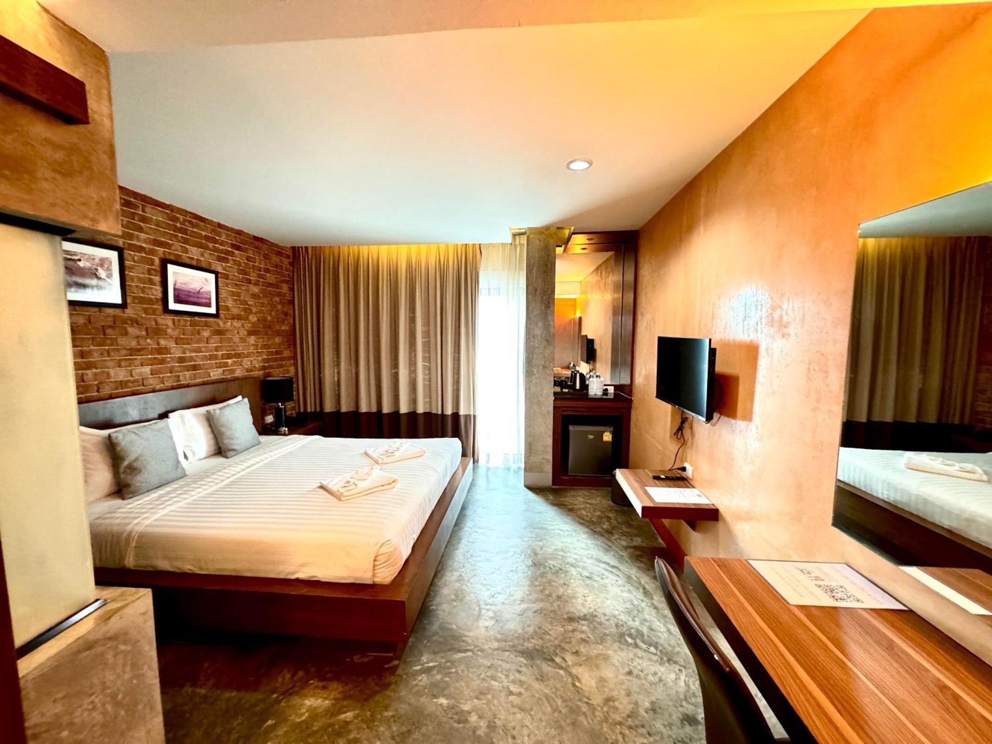 De Coze Hotel Patong Экстерьер фото