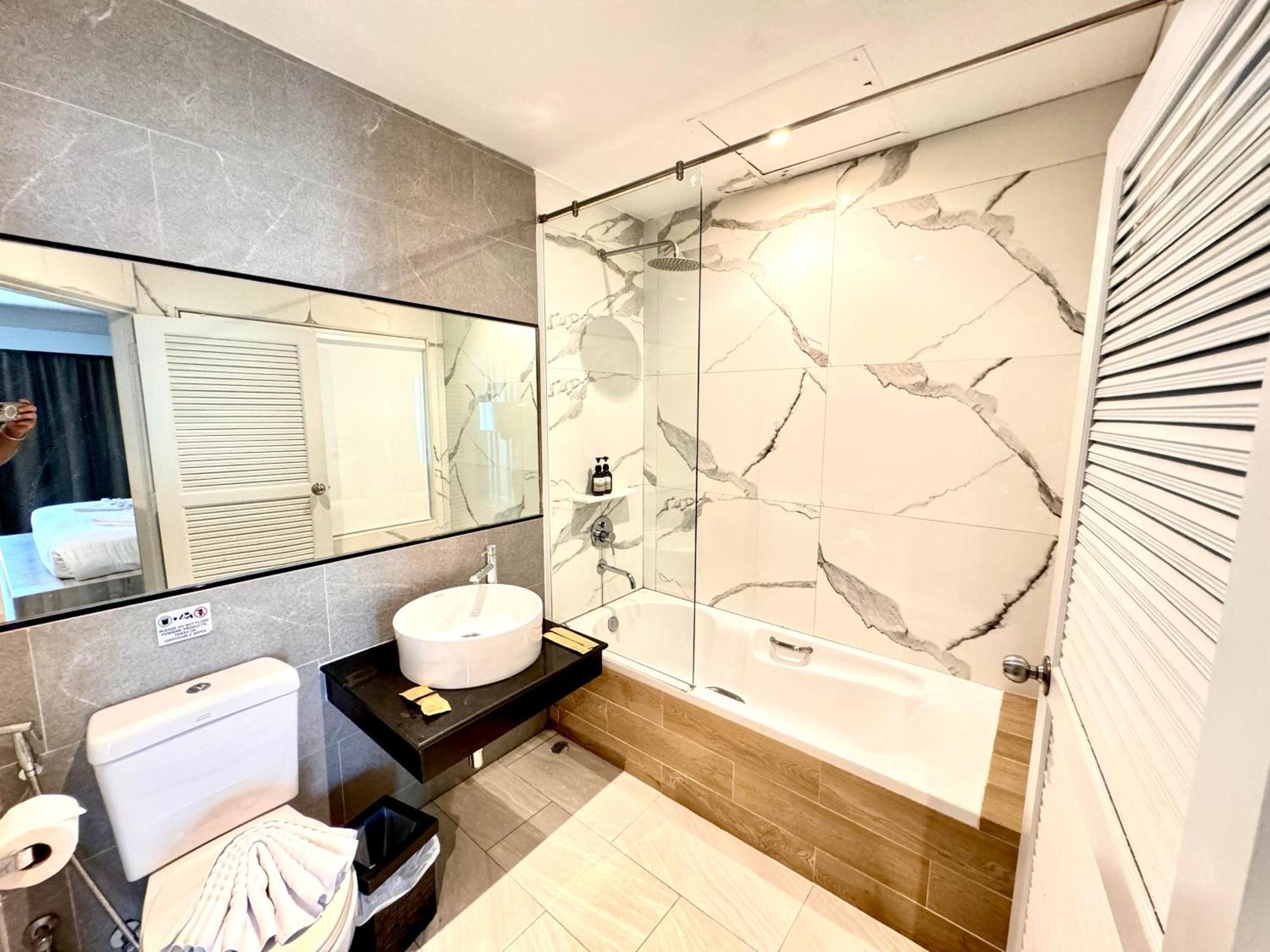 De Coze Hotel Patong Экстерьер фото