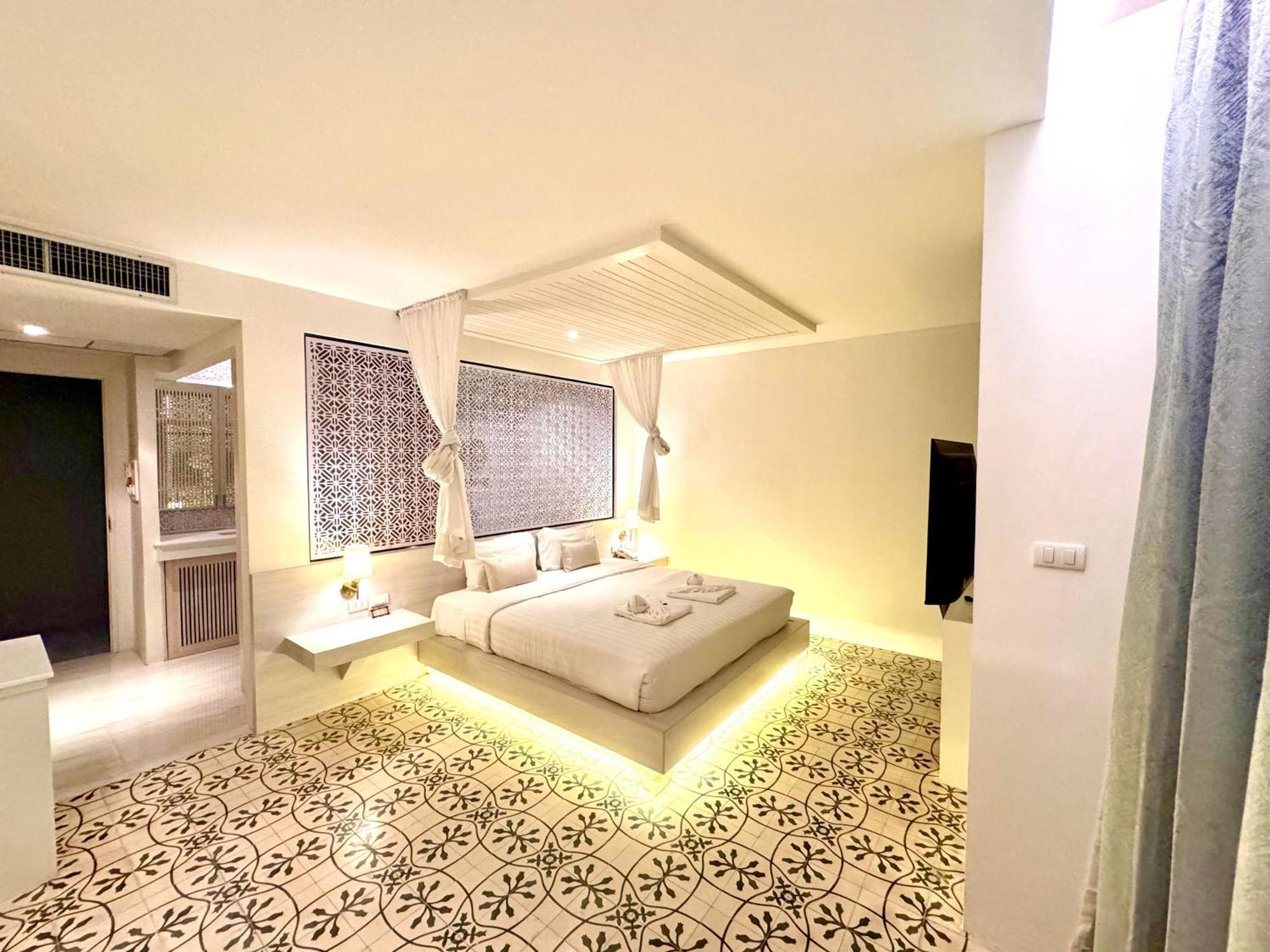 De Coze Hotel Patong Экстерьер фото