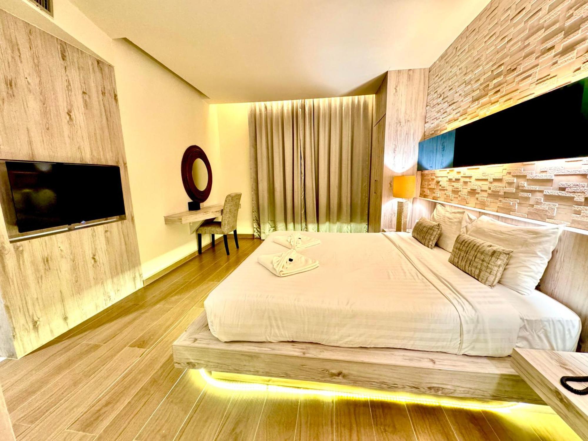 De Coze Hotel Patong Экстерьер фото