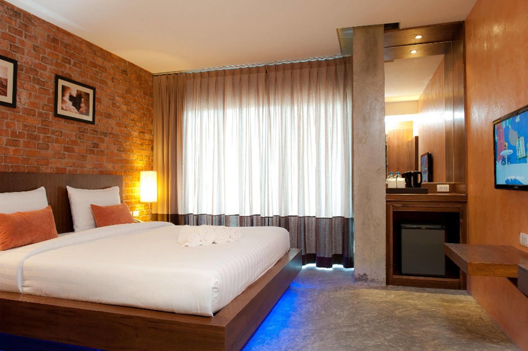 De Coze Hotel Patong Экстерьер фото